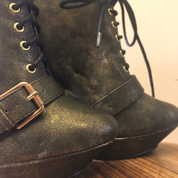 Colin Stuart Metallic Wedge - 8 - Picture 6 of 6